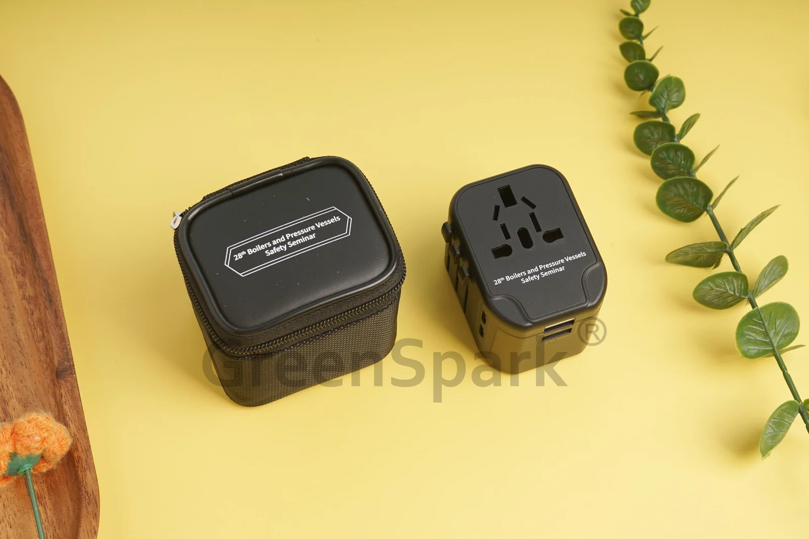 勞工處 迷你旅行轉換器充電器(2C+2U) EE620